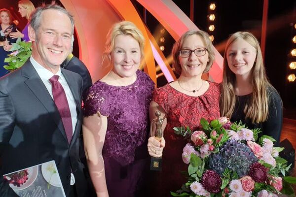 Für ihr Wirken mit „Deutschland summt!“ erhält Corinna Hölzer die „Goldene Bild der Frau“ 2019.